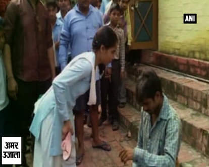 Watch: Girl beats molester with slipper