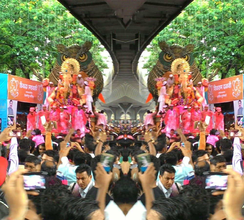 people take their Ganpati idol for visarjan