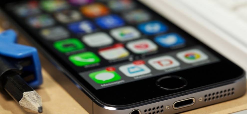 900 i phones seized by delhi police two held