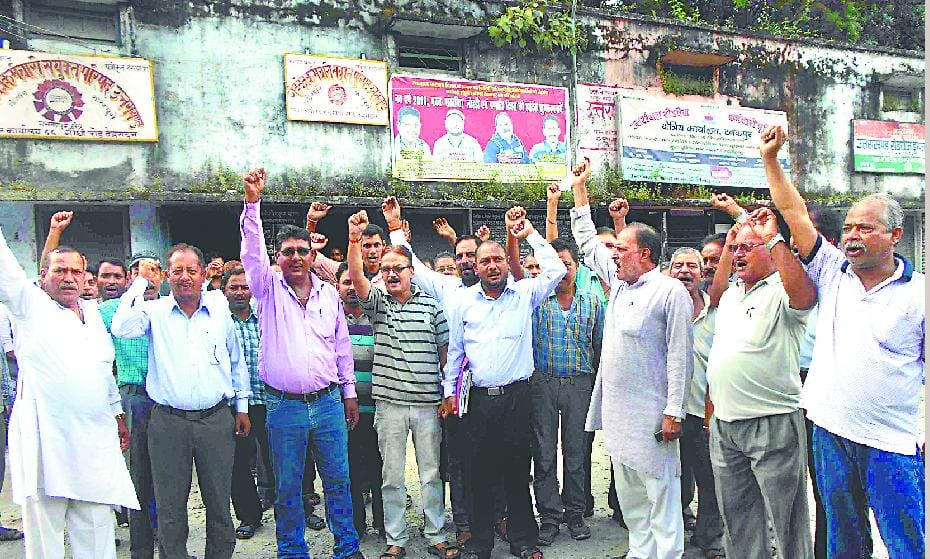 Roadways workers took to the street
