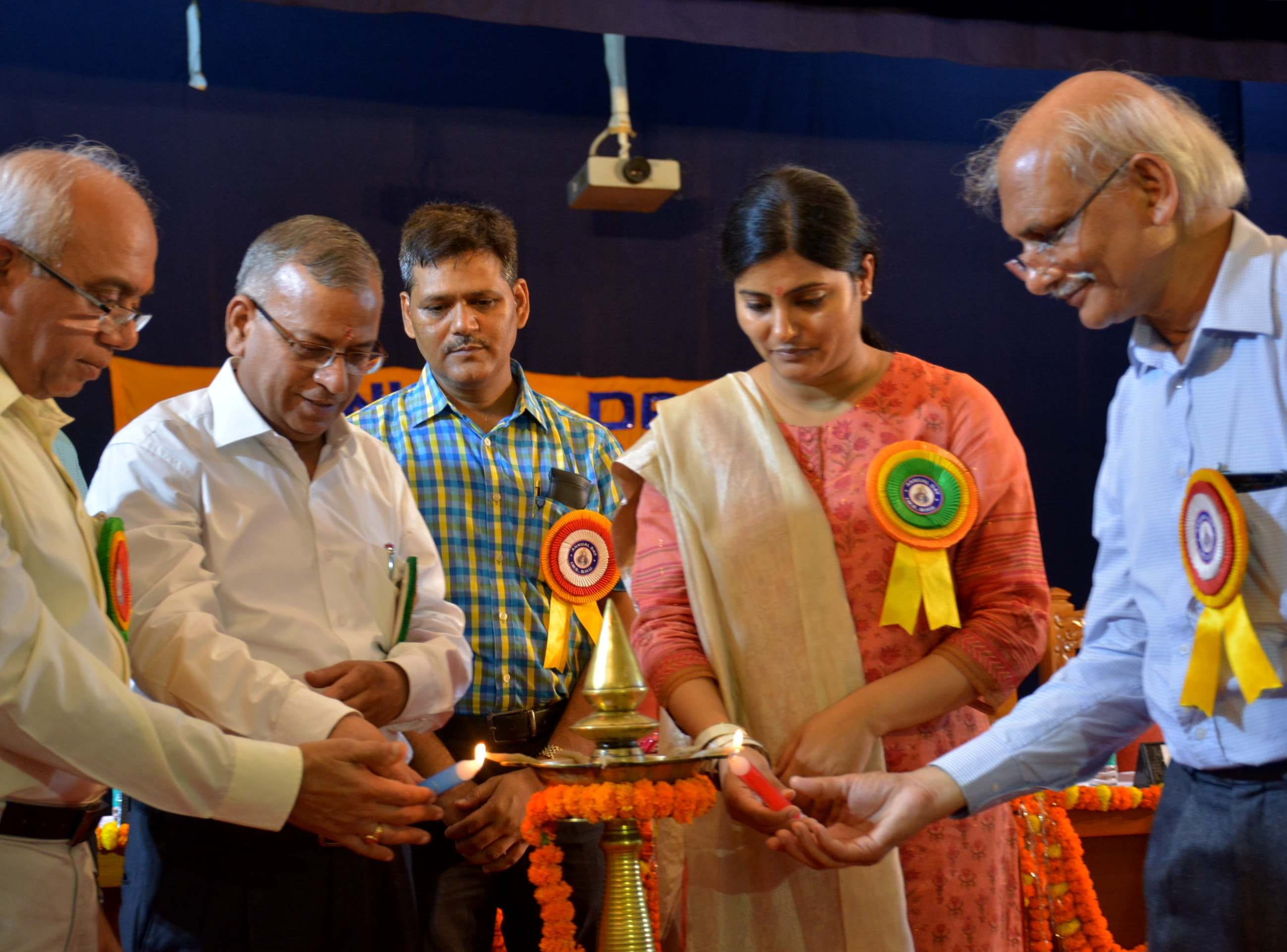 teachers day BHU assistant registrar shre wine photo in facebook 