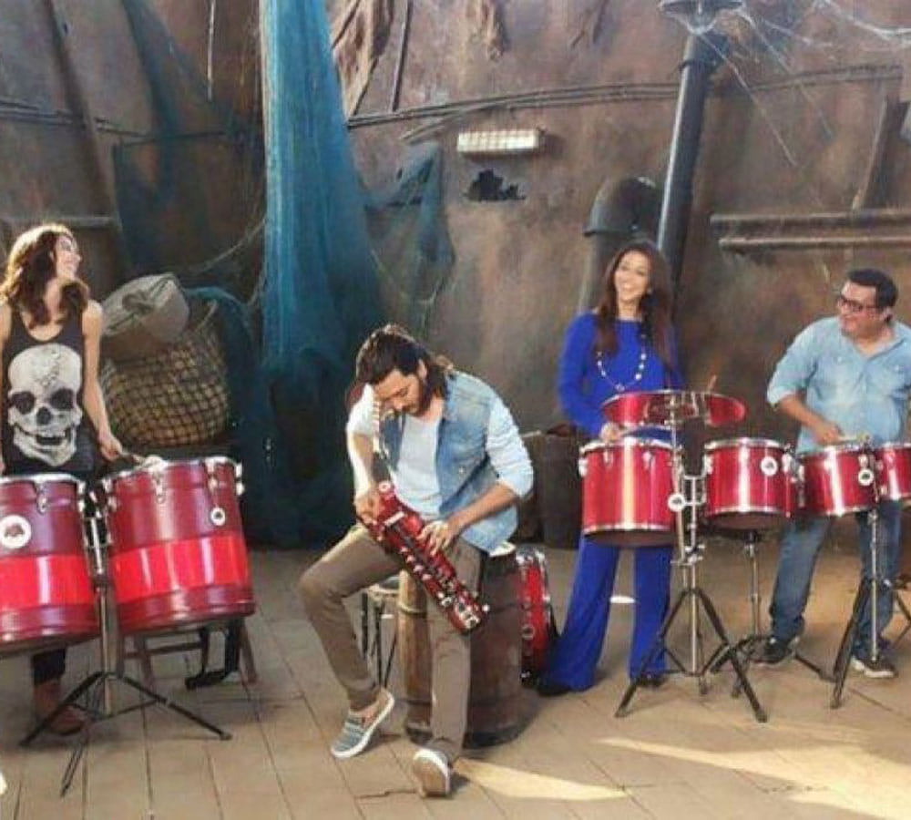 Kapil Sharma mesmerizes the crowd as he dedicates a romantic song to Nargis Fakhri