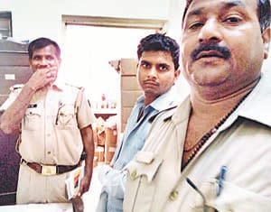  police arrested to froud person
