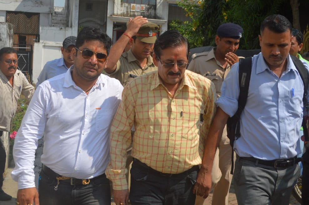 ACO caught taking bribe of 15 thousand