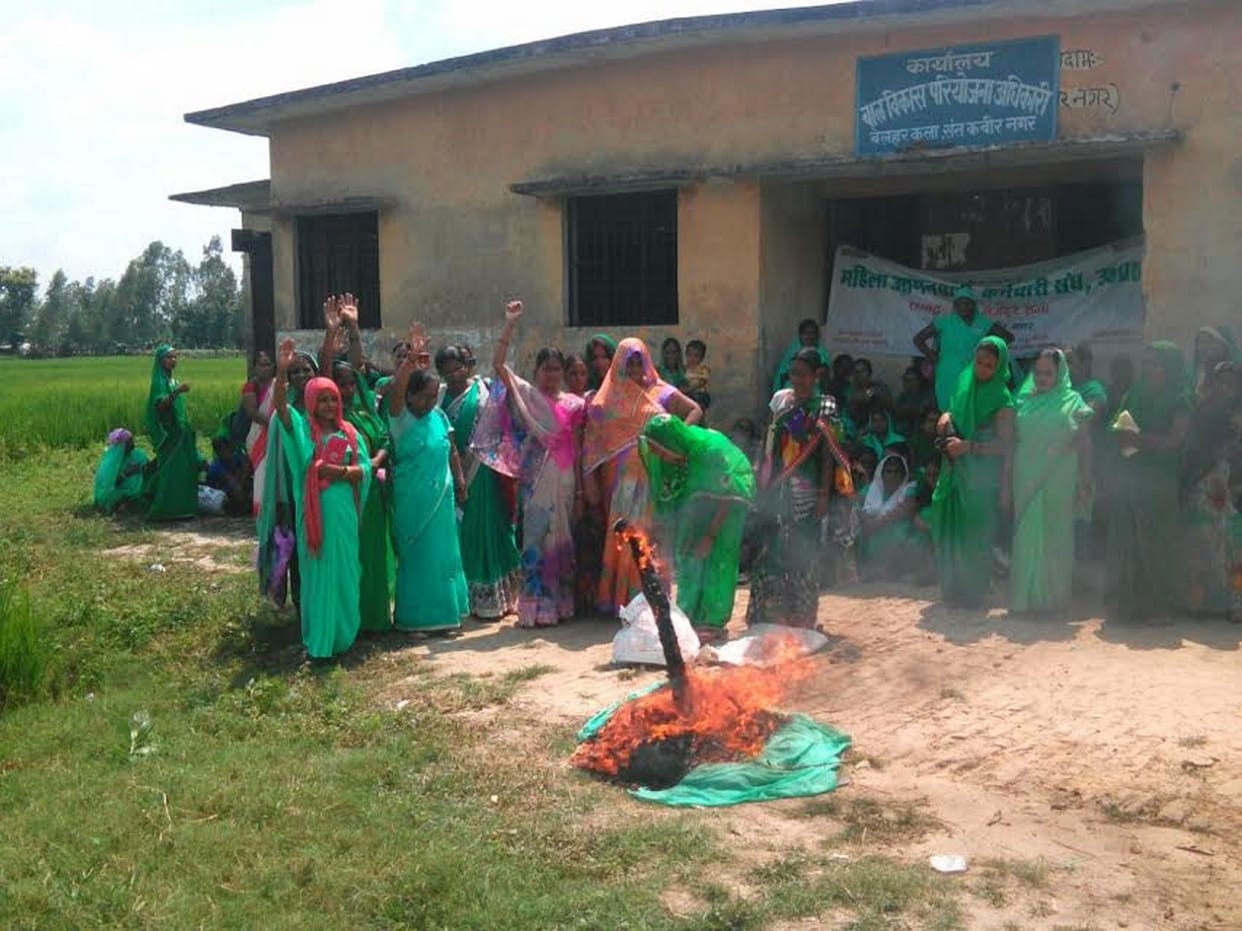 Anganwadi workers lit saree