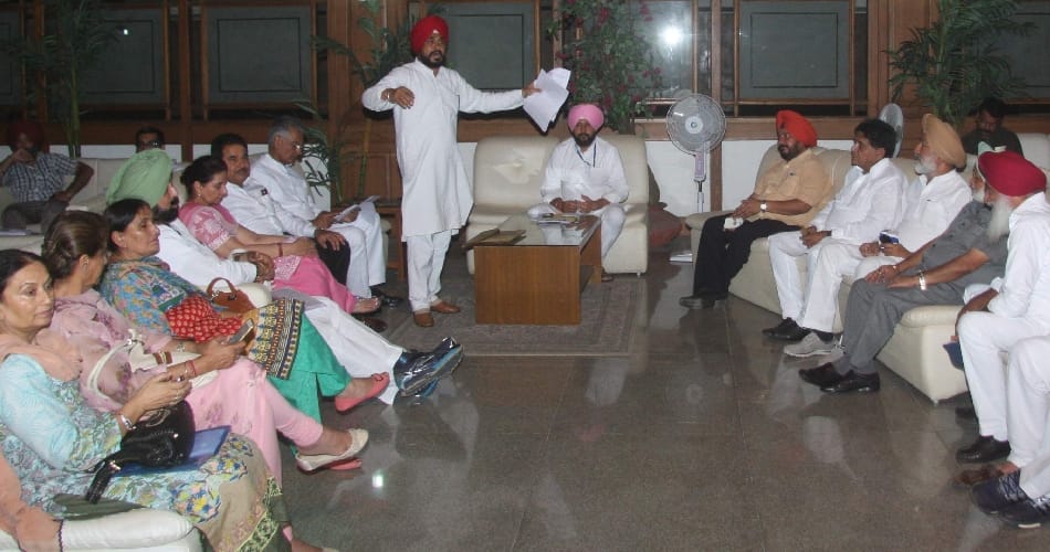 congress mock assembly during punjab assembly session to pass no confidence bill