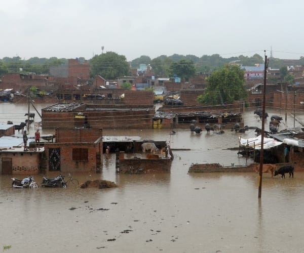 Heavy rain in Lucknow pics