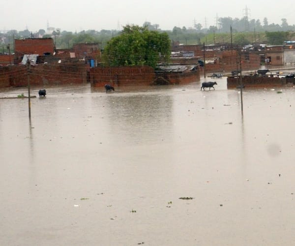 Heavy rain in Lucknow pics