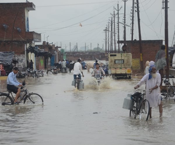 Heavy rain in Lucknow pics