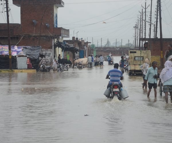 Heavy rain in Lucknow pics