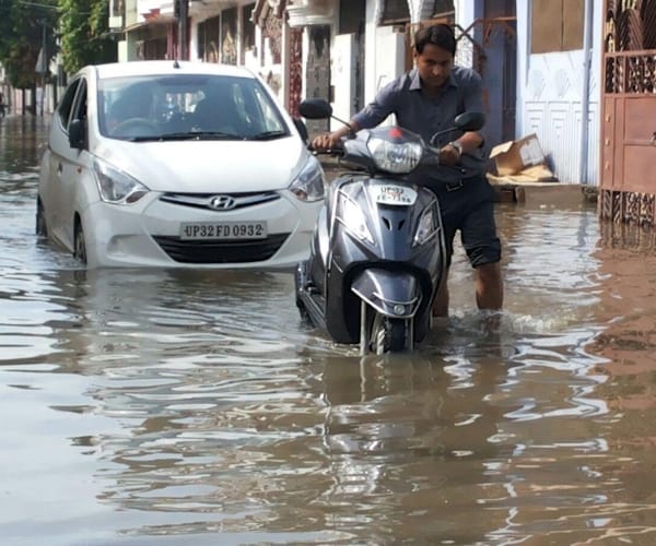 Heavy rain in Lucknow pics
