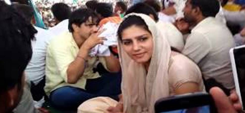 haryanvi singer sapna chaudhary told the truth behind swallowing poison to end life