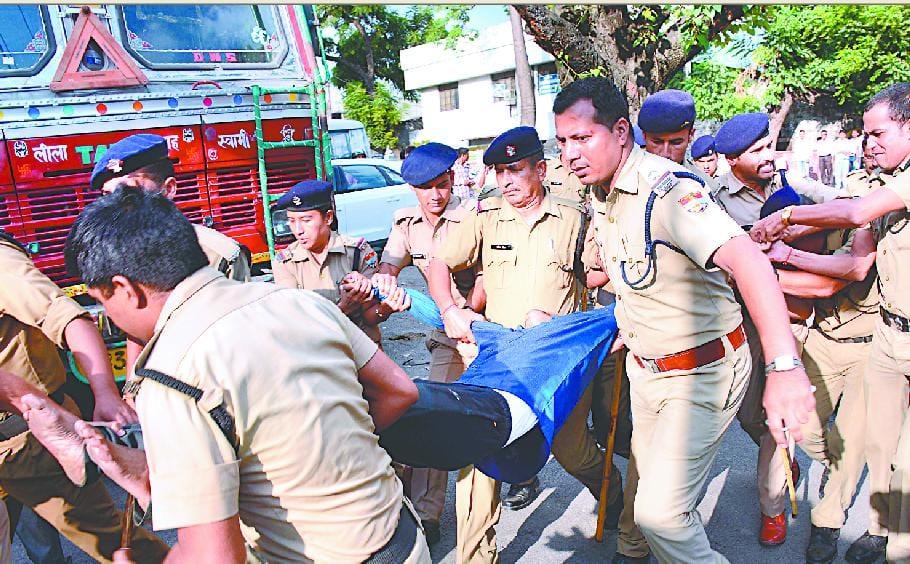 Businessman attempts self-immolation in front of the police station