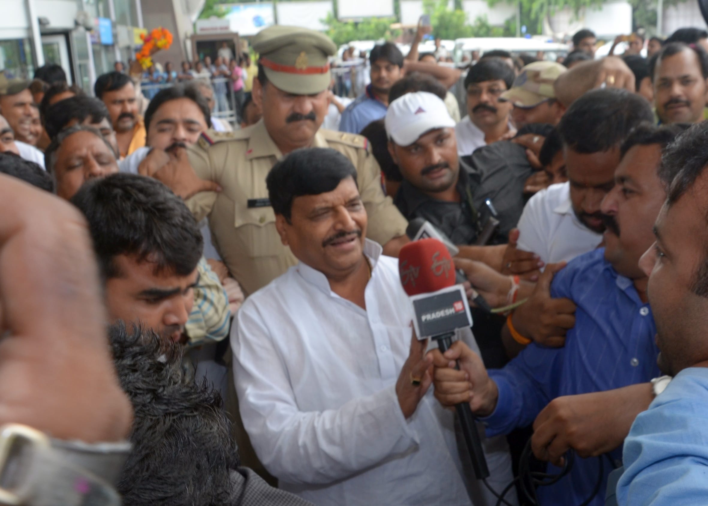  shivpal yadav reaches lucknow after meeting mulyam singh