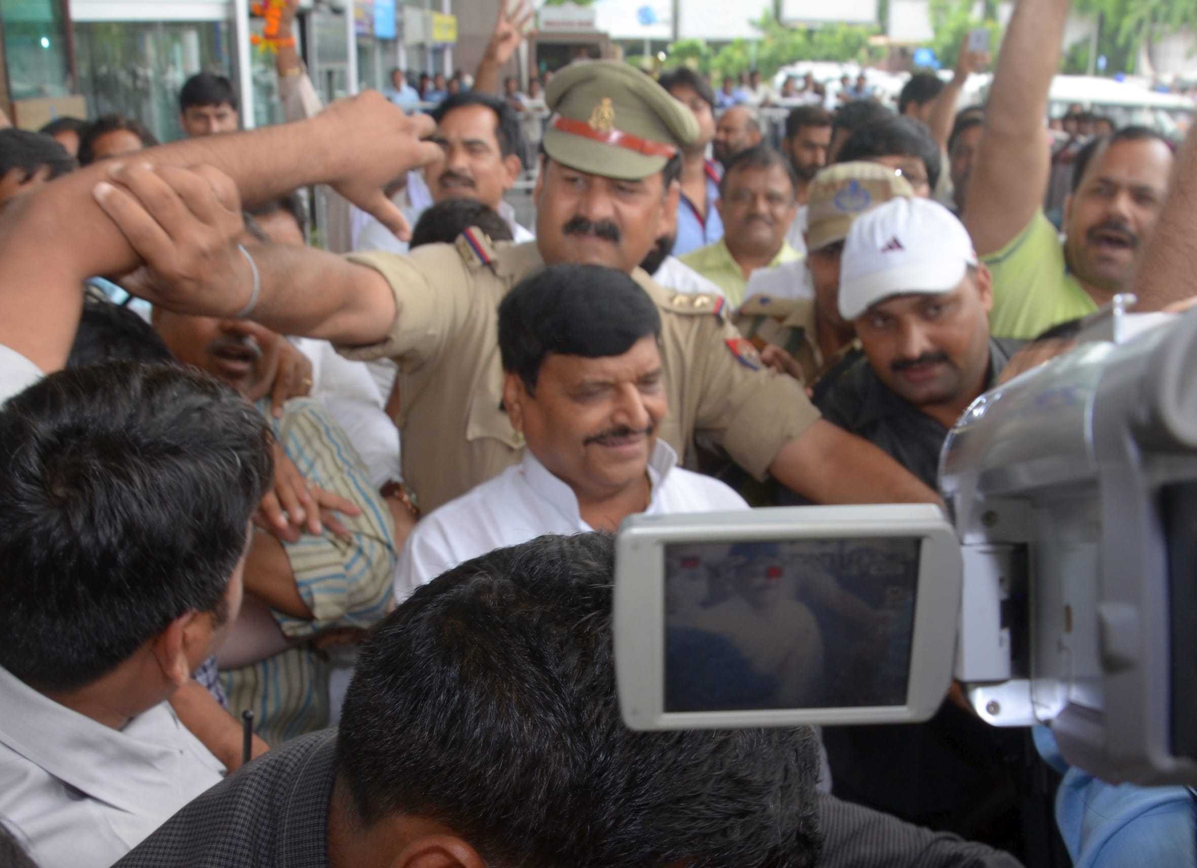  shivpal yadav reaches lucknow after meeting mulyam singh