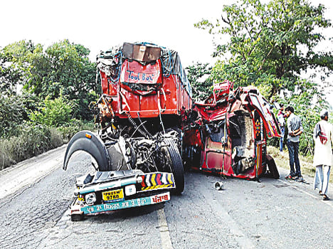 Truck clashed both drivers killed