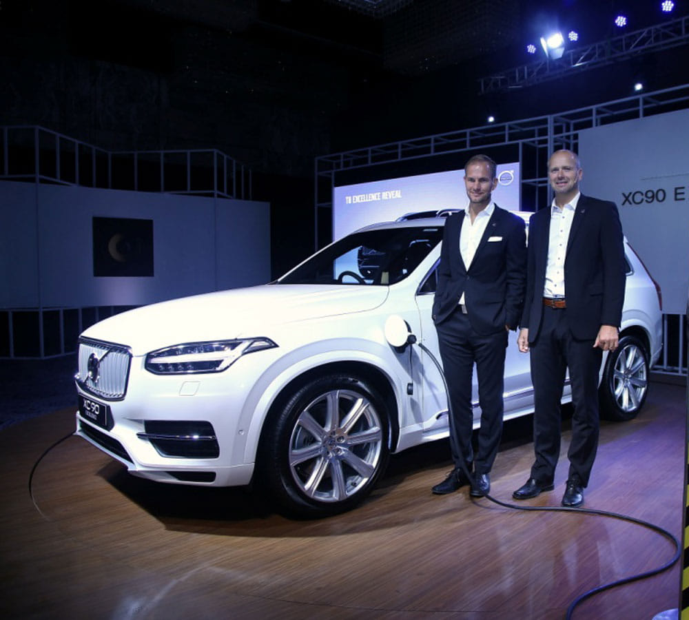 Seeing the danger of coronavirus Volvo Cars sent its employees to work from home