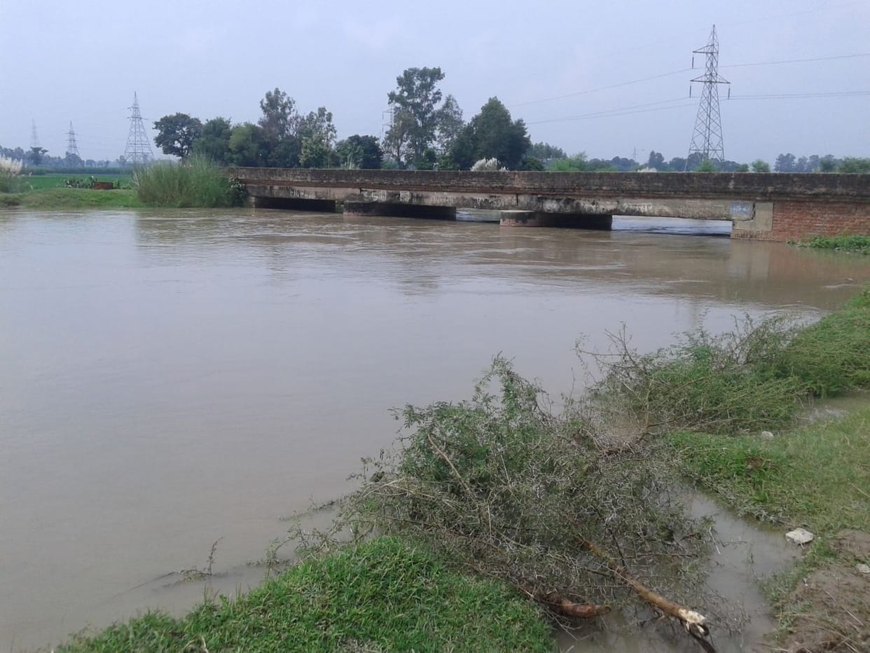 Leakage in the canal, flowing water on the tracks