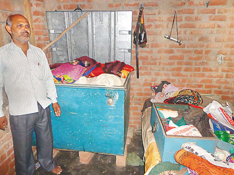 Break the lock of the house cash, jewelry theft