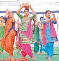 girls students give excellant perfomrance. jind