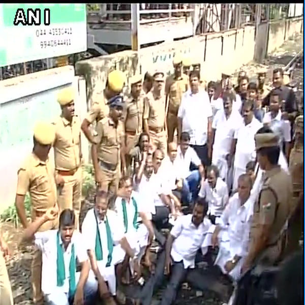 Cauvery row: Day-long bandh begins in TN