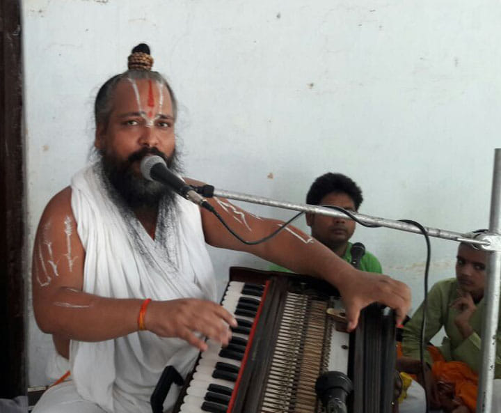  Becu came at the request of infinite Mahaprabhu Brhaz