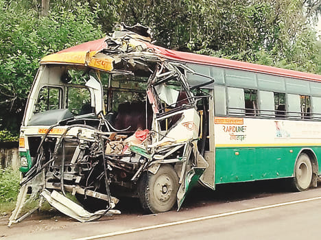 in road accident 3 people dead