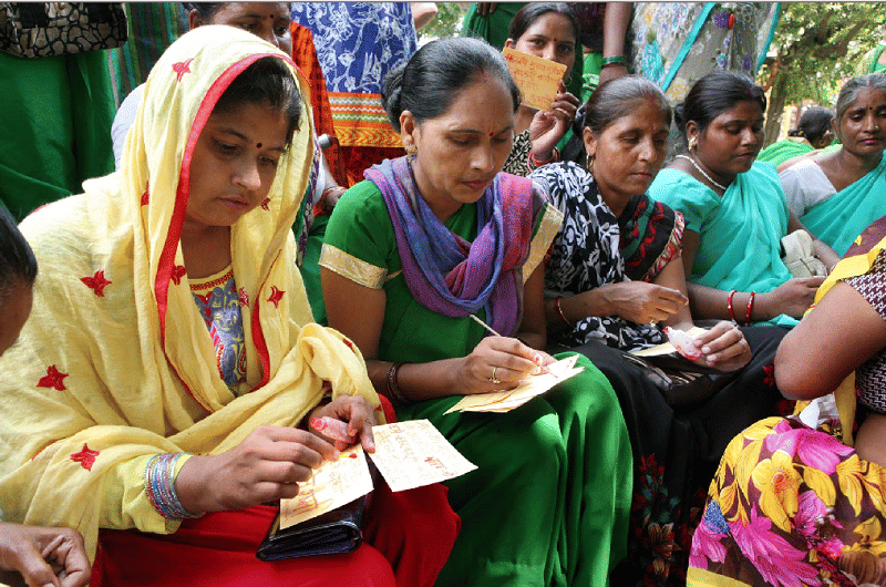 Anganwadi workers rally at the Gandhi Park, letters to the CM written in blood
