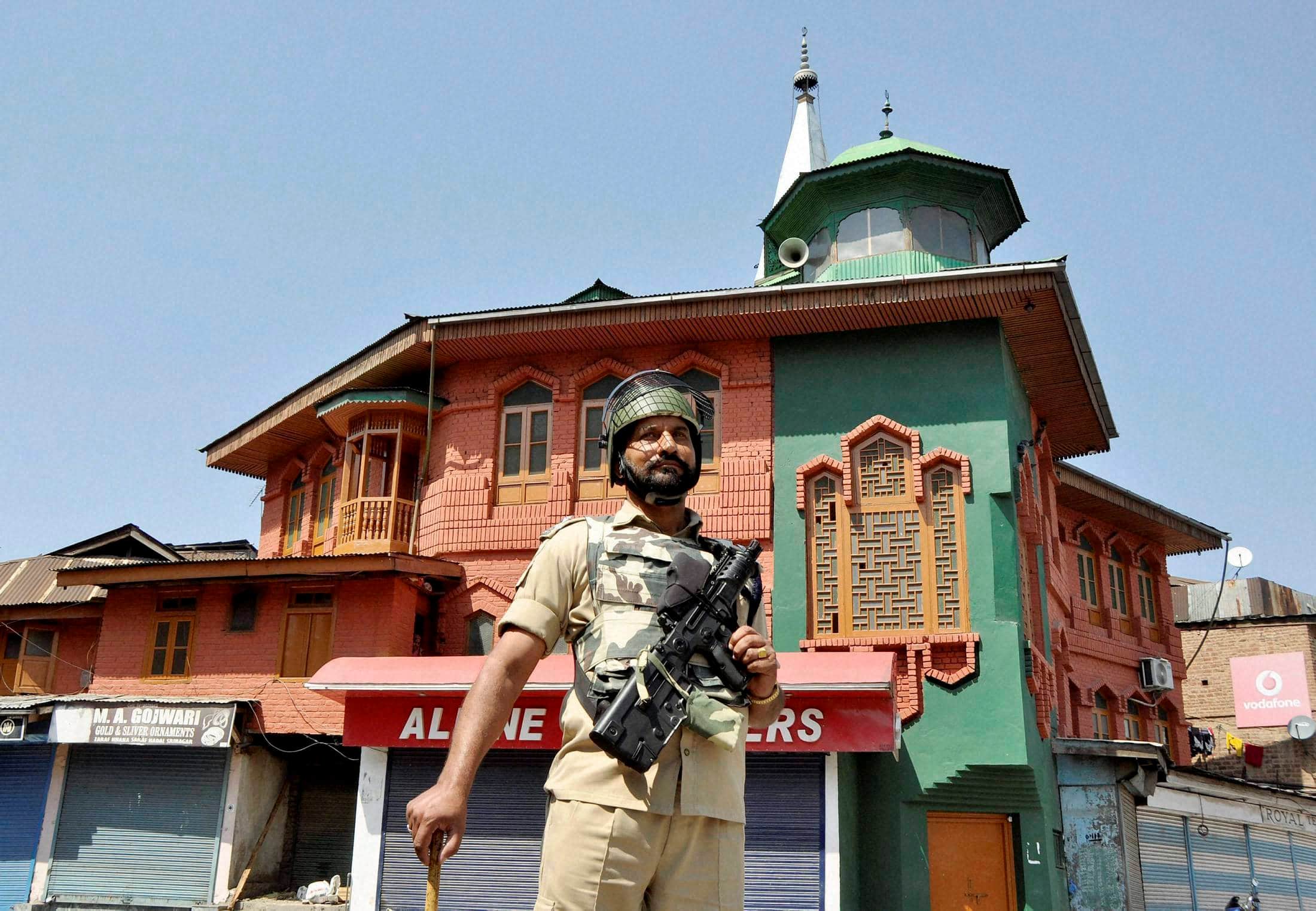 voilance in valley ahead of juma namaaz