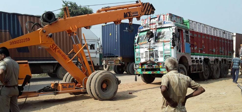 truck carrying skin of animals found in greater noida, people jammed the road drivers fled away