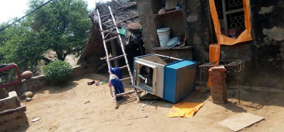 36 skeltons of cows and 75 skins receiving spread tension, the true came out like it