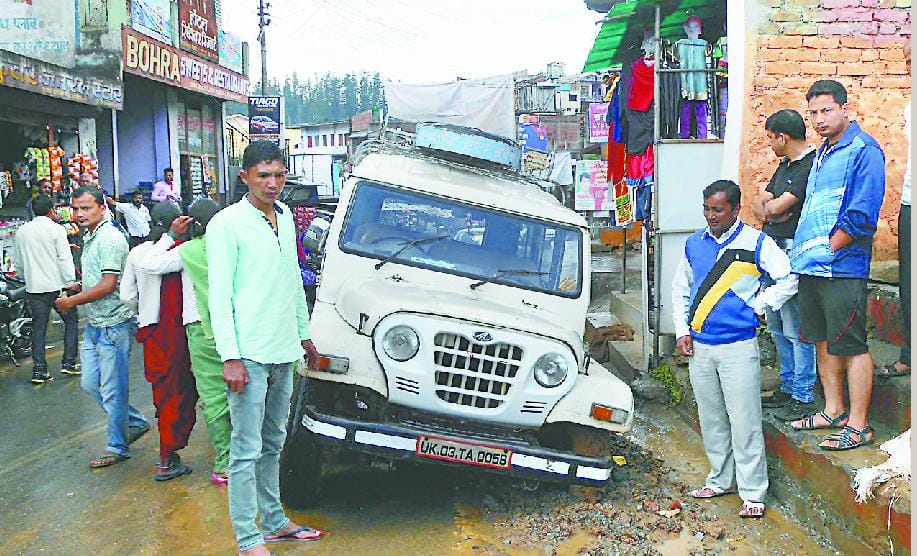 Cabling dug road