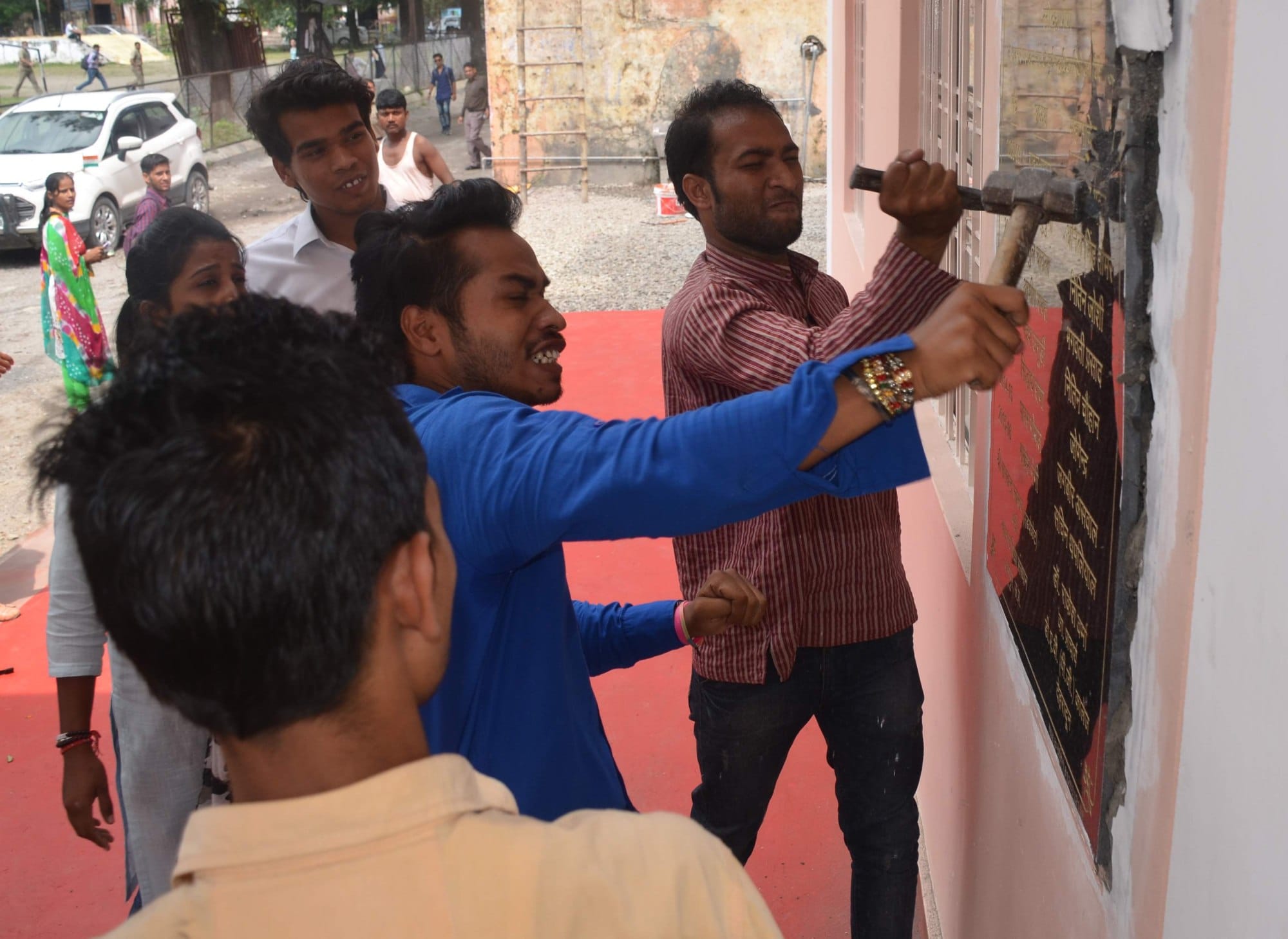 student leader anger in dav.