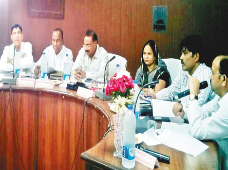 District panchayat meeting Integrating tractor-tanker purchases, raised the issue of corruption
