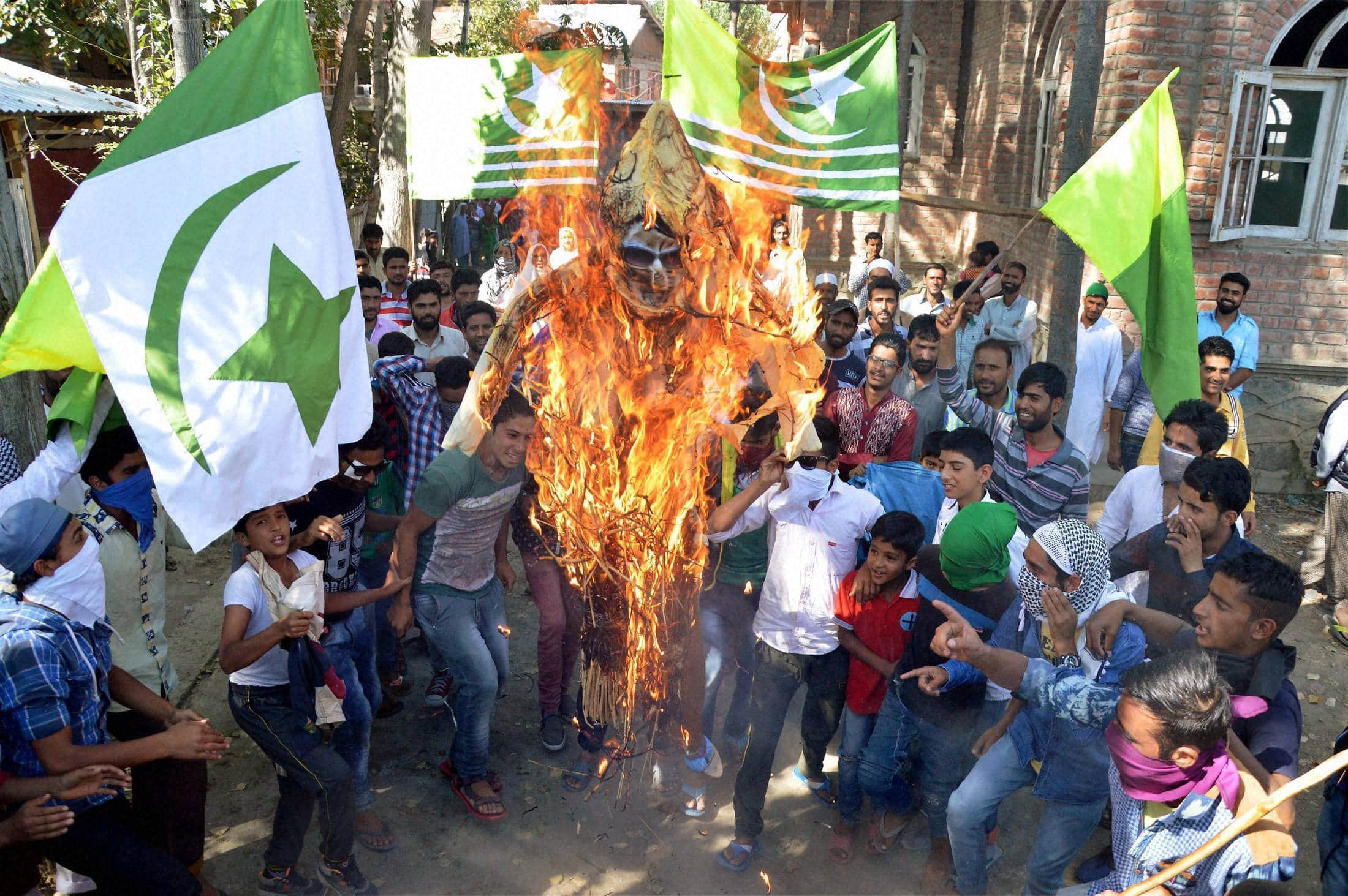 voilance in valley ahead of juma namaaz