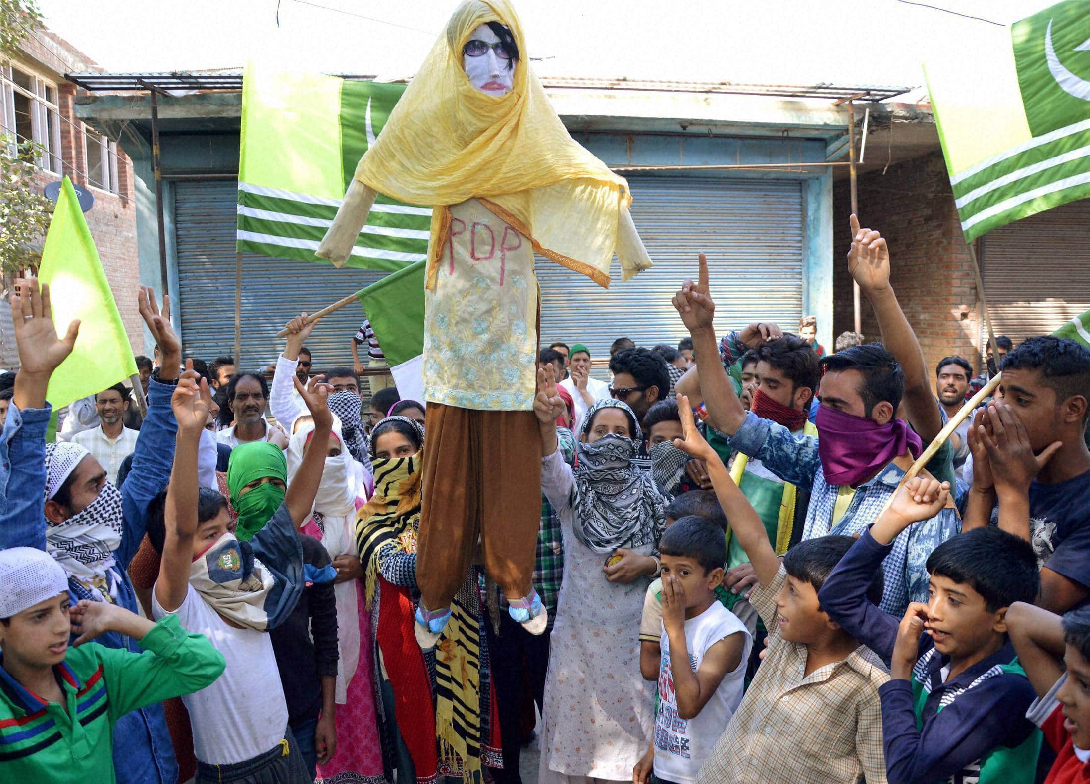 voilance in valley ahead of juma namaaz