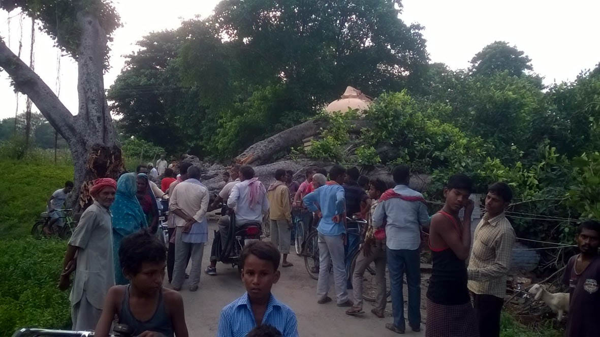 Worker killed, eight injured