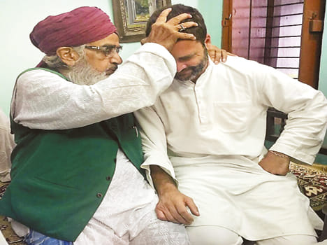 Muslim cleric, Rahul's house and sought blessings