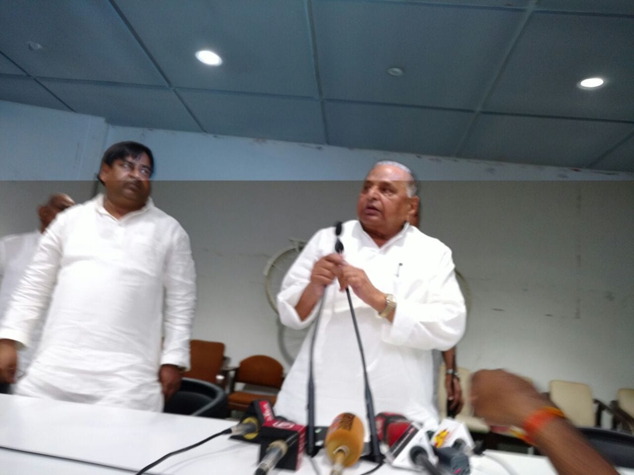 mulayam singh speaks on gayatri prajapati
