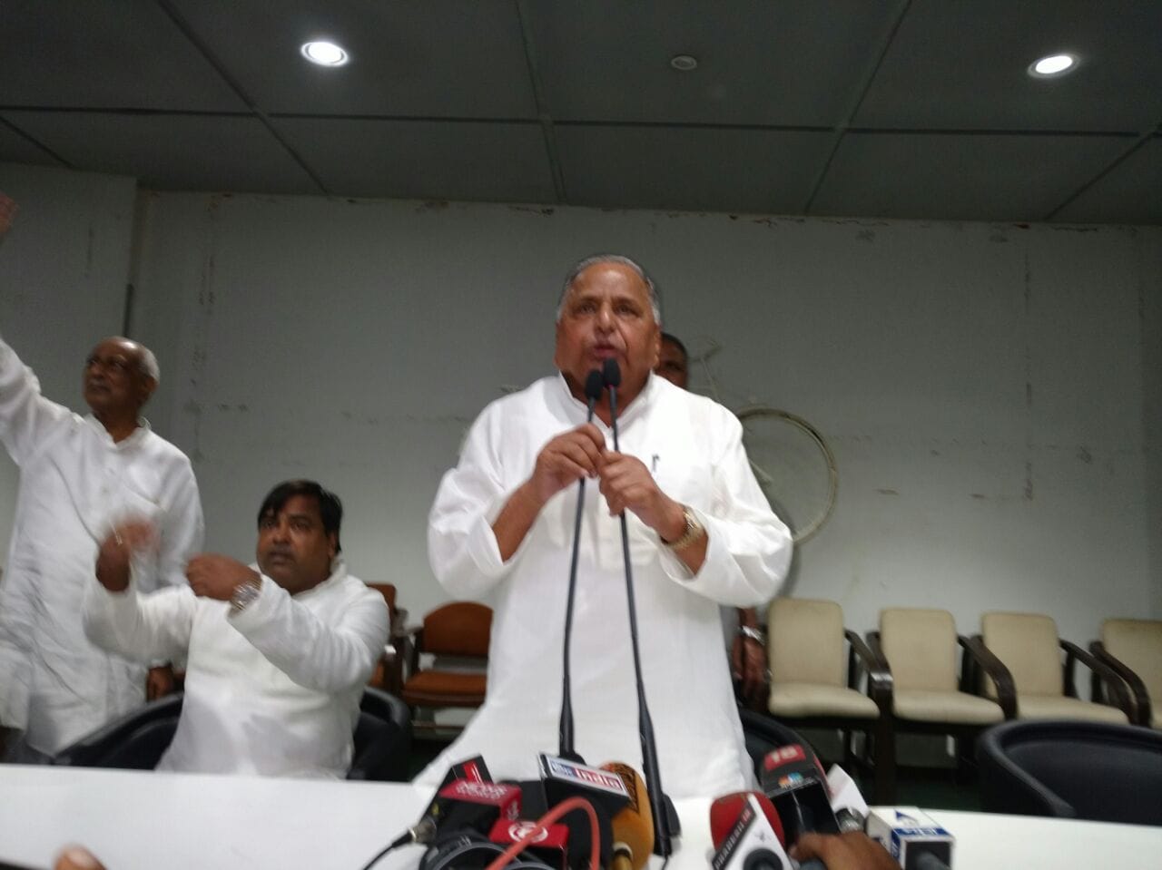 mulayam singh speaks on gayatri prajapati