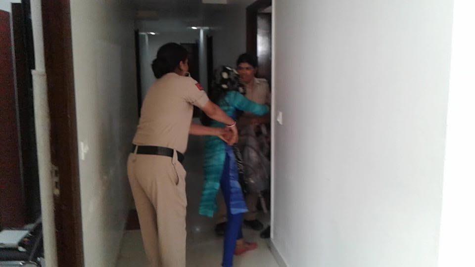 lady police raid in fourteen hotels of fatehabad, three couple found naked in rooms