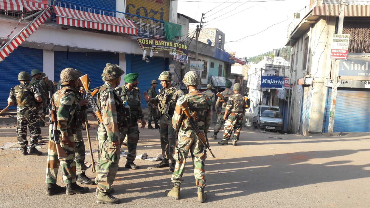 stone pelting on army in rajouri