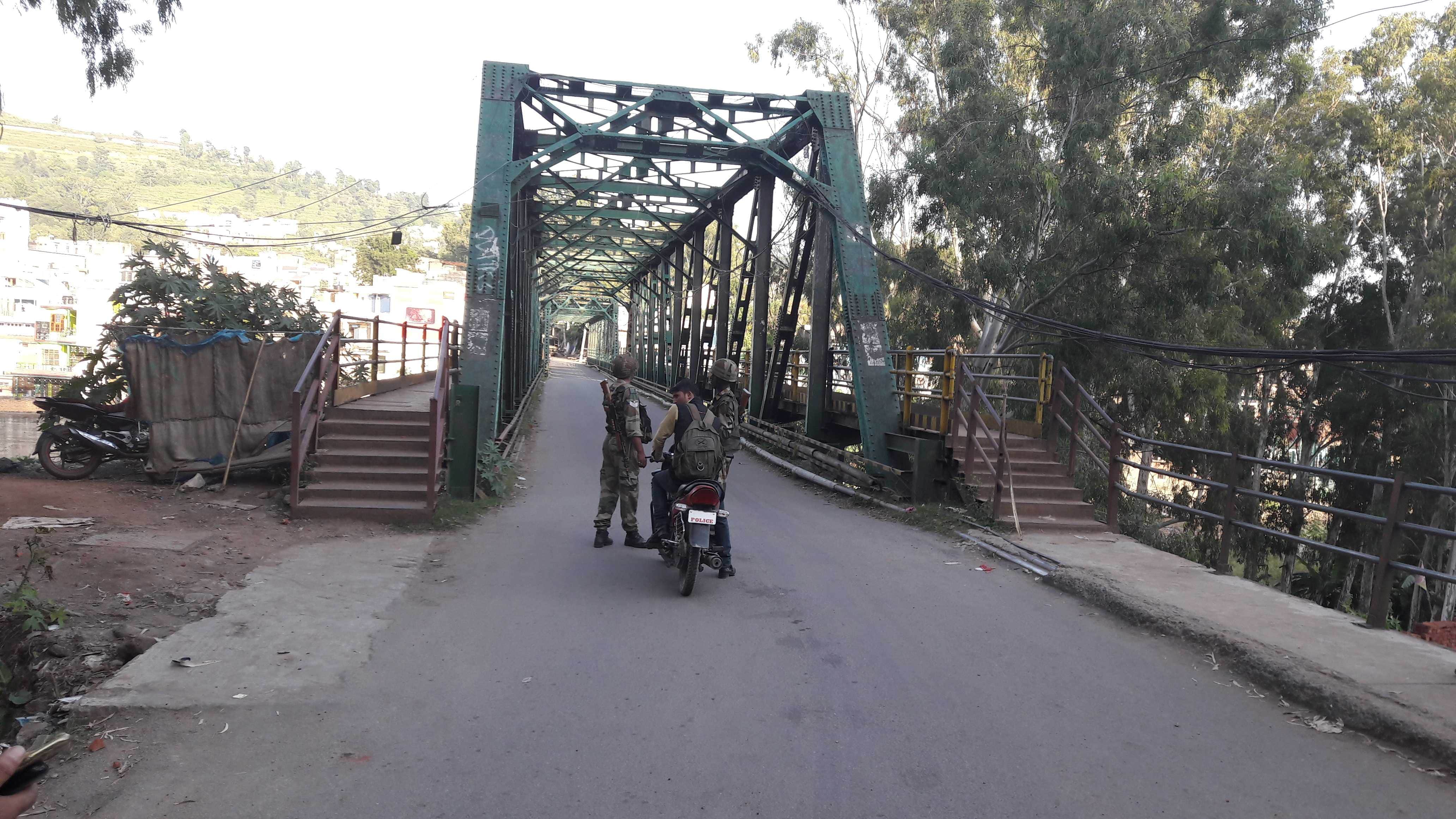 stone pelting on army in rajouri