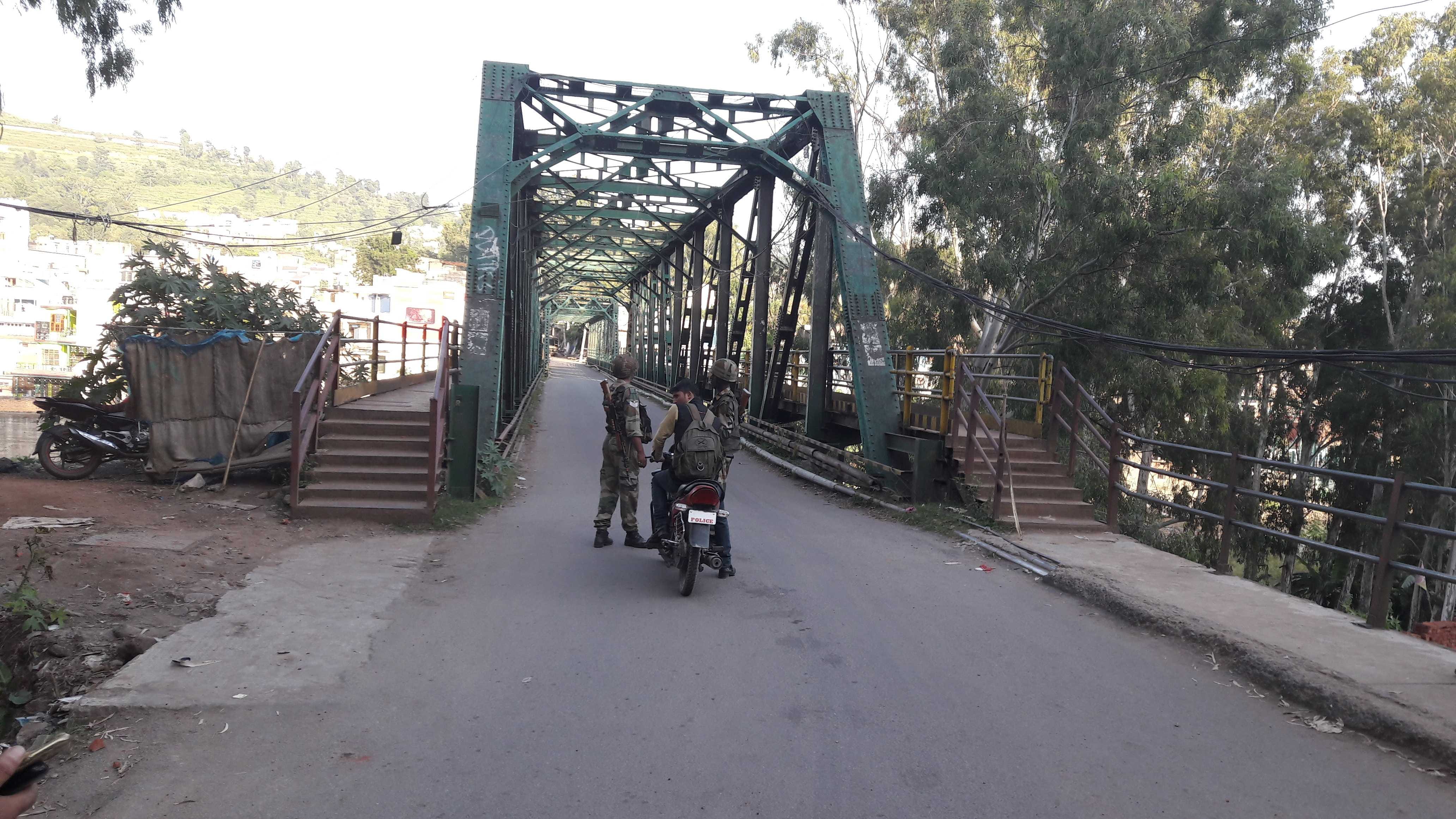 stone pelting on army in rajouri