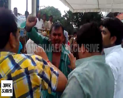 Exclusive video of supporter tried to burn himself