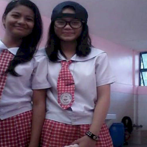 Teens Take Selfie And Capture Ghost