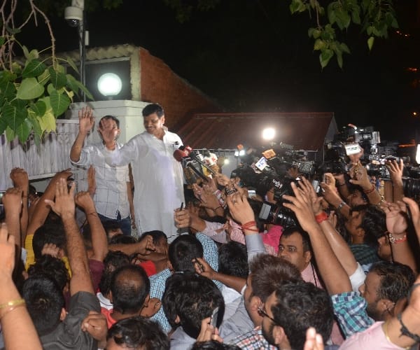 Shivpal yadav supporters reach his home.