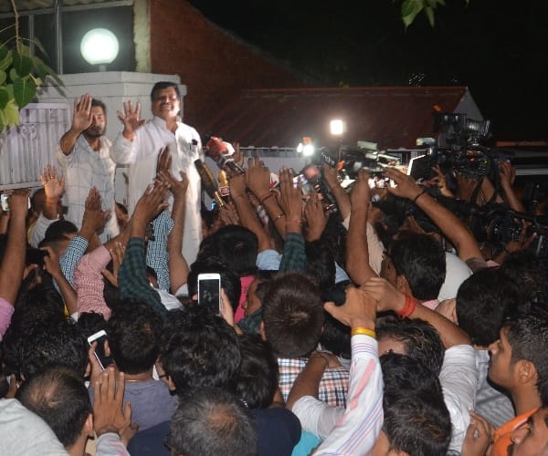 Shivpal yadav supporters reach his home.