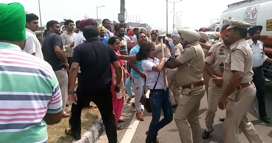 Union worker protest at delhi chandigarh highway, people injured in police lathicharge