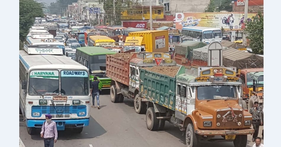 Union worker protest at delhi chandigarh highway, people injured in police lathicharge